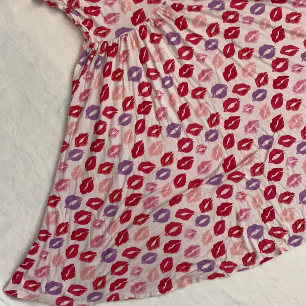 Posh Peanut | Lola Kiss Lips Flutter Sleeve Twirl Bamboo Dress Red/Pink (9Y) - Picture 11 of 15